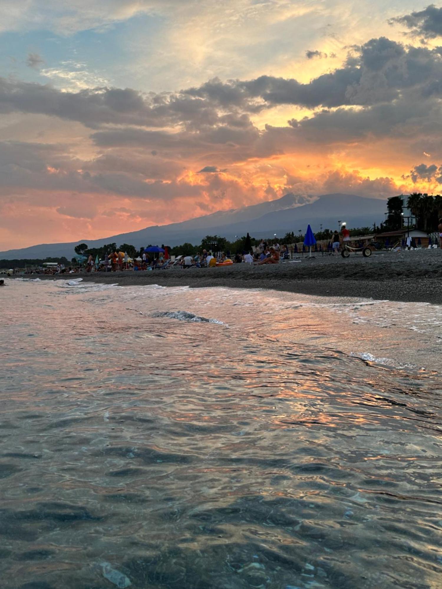 Appartamento I Puritani On The Beach 지아르디니낙소스 외부 사진